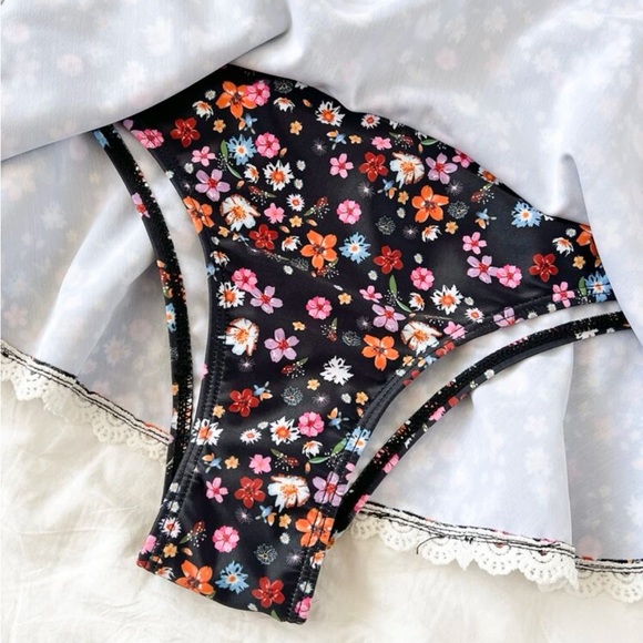 Floral print frill skirted bikini - Picture 2 of 8